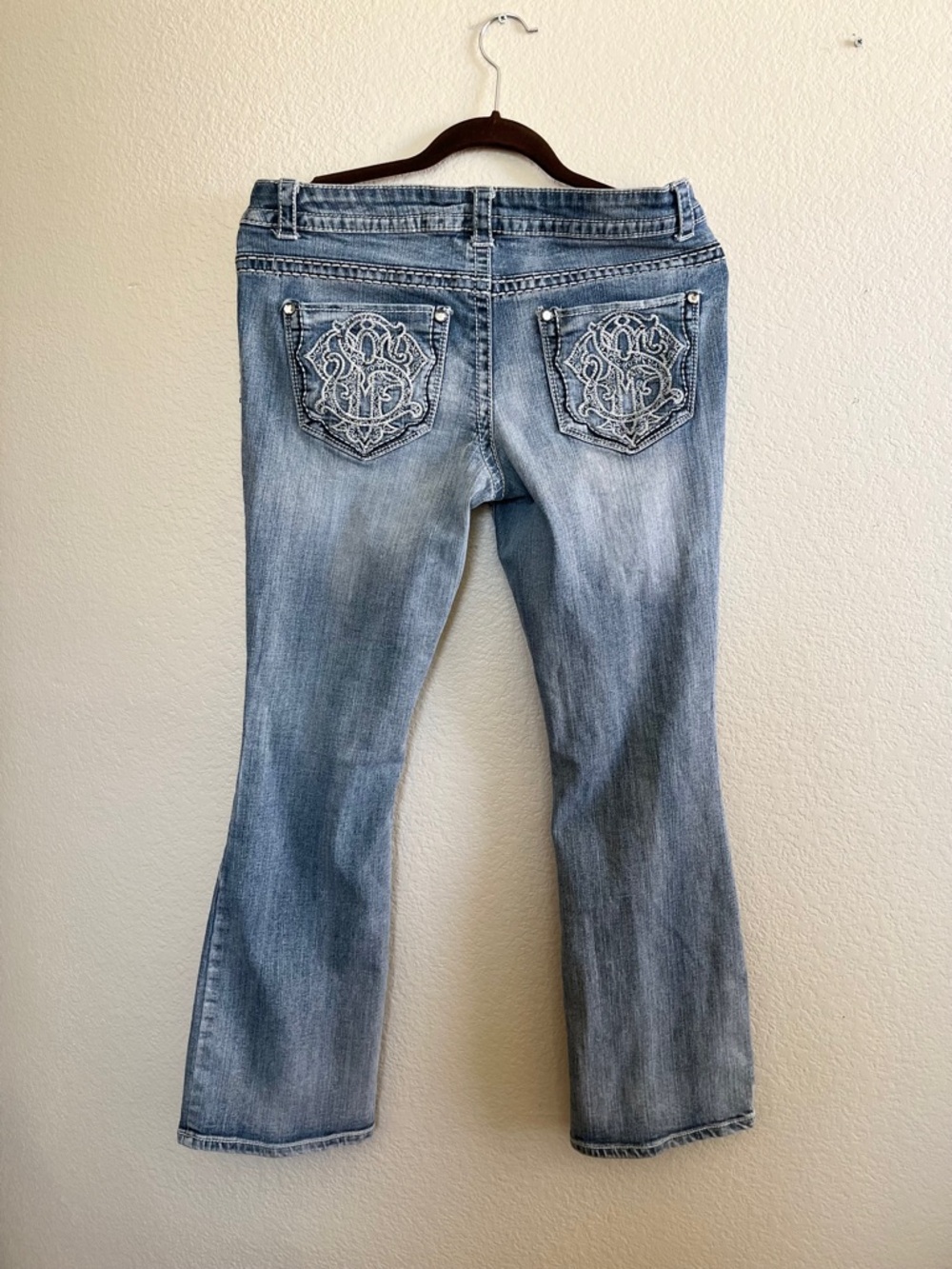 Vintage Embroidered Back-Pocket Light Wash Women’s Jeans